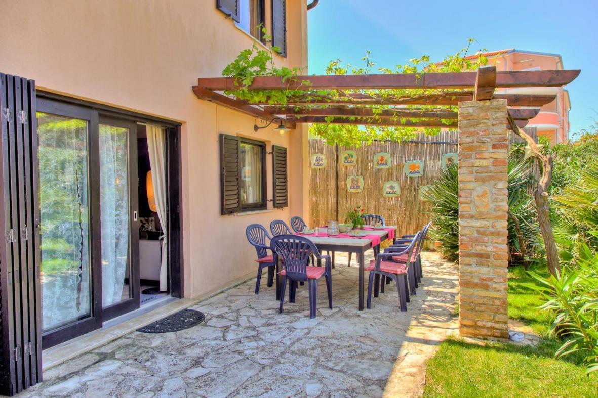 Villa Dolce Vita **** Premantura Exteriör bild