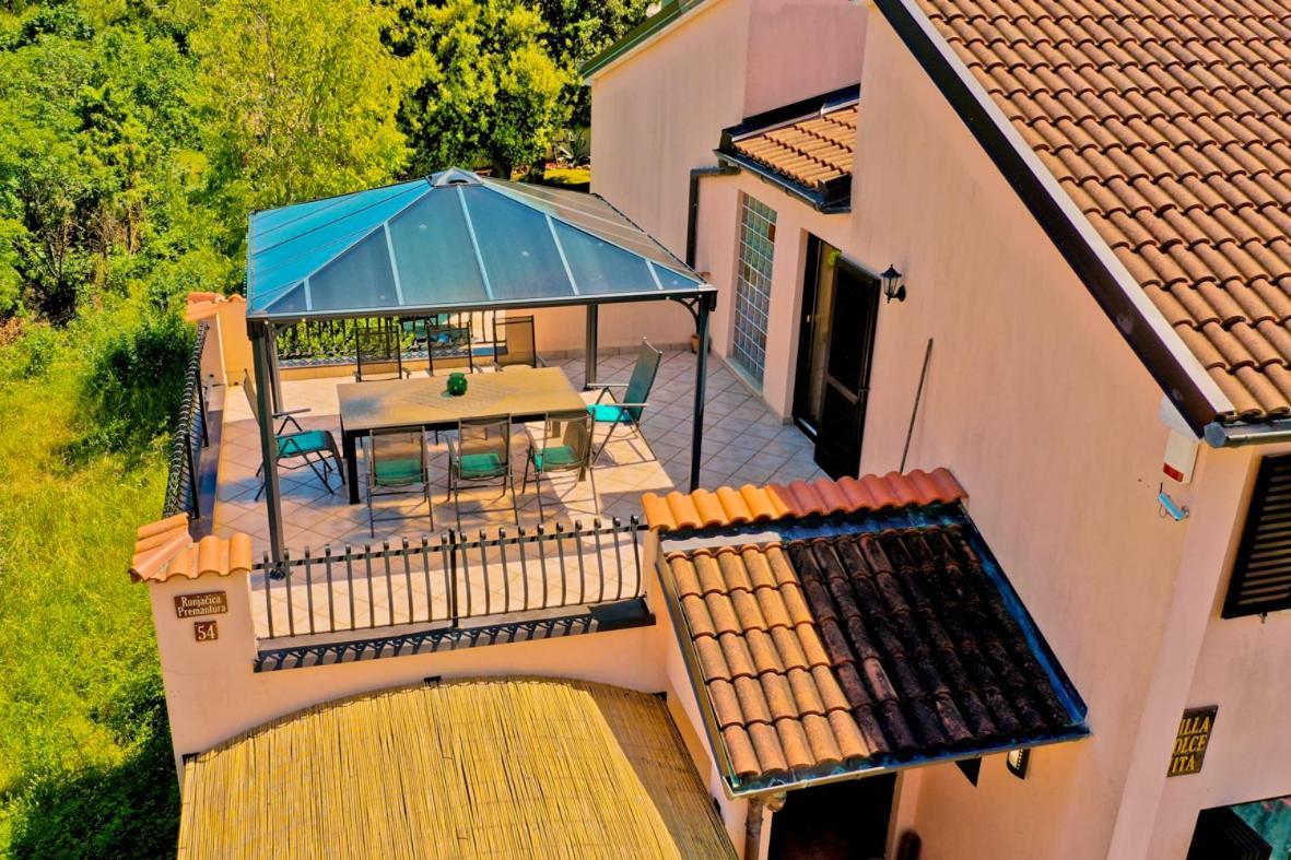 Villa Dolce Vita **** Premantura Exteriör bild