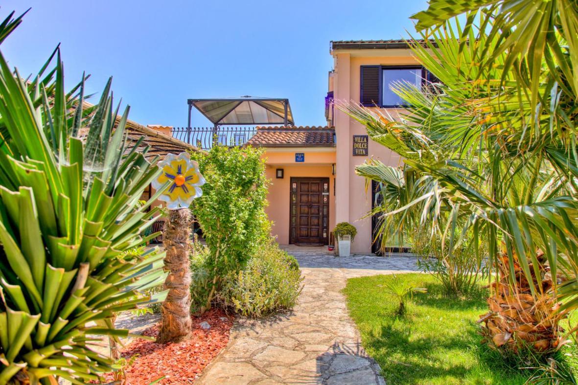 Villa Dolce Vita **** Premantura Exteriör bild