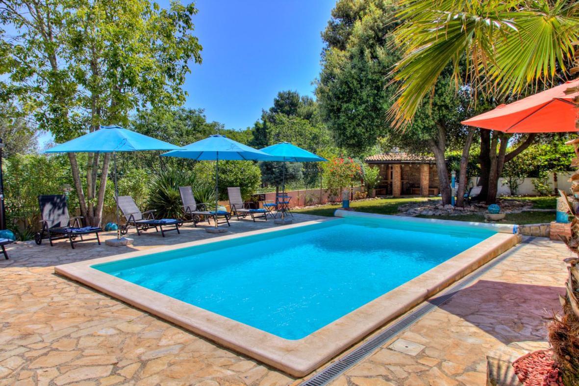 Villa Dolce Vita **** Premantura Exteriör bild