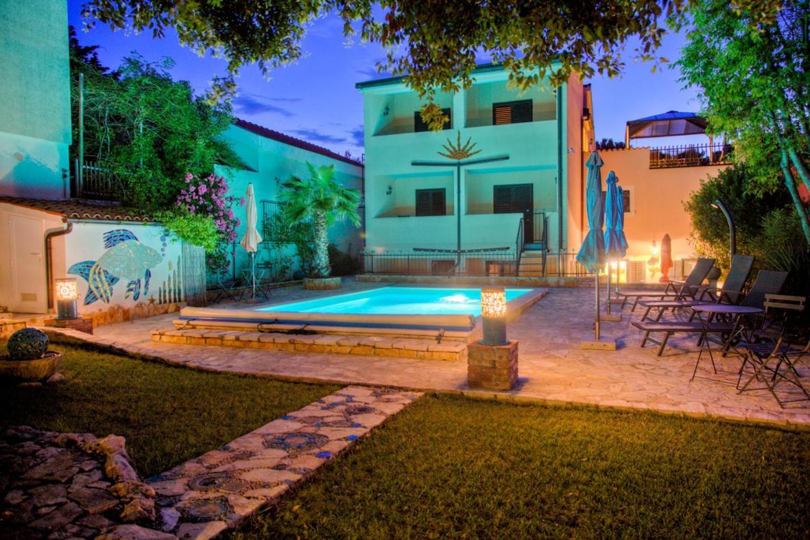 Villa Dolce Vita **** Premantura Exteriör bild